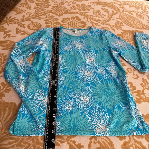 Sea Waves Rash Guard - Picture 6 of 8